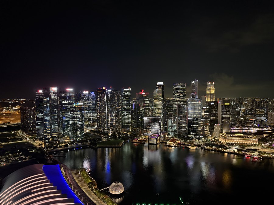 高处俯瞰新加坡夜色