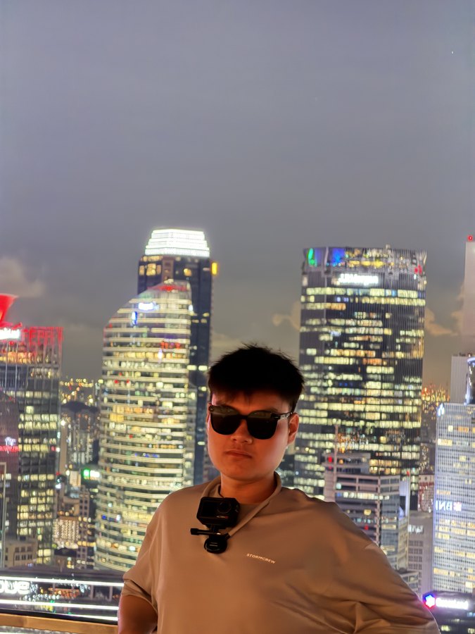 黄昏天际线前的自拍